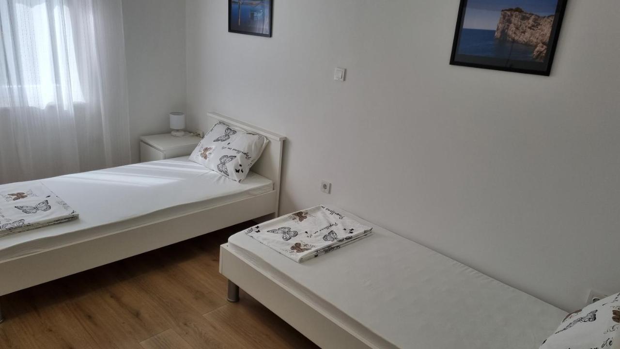 Apartmani Mali Selce Exterior photo