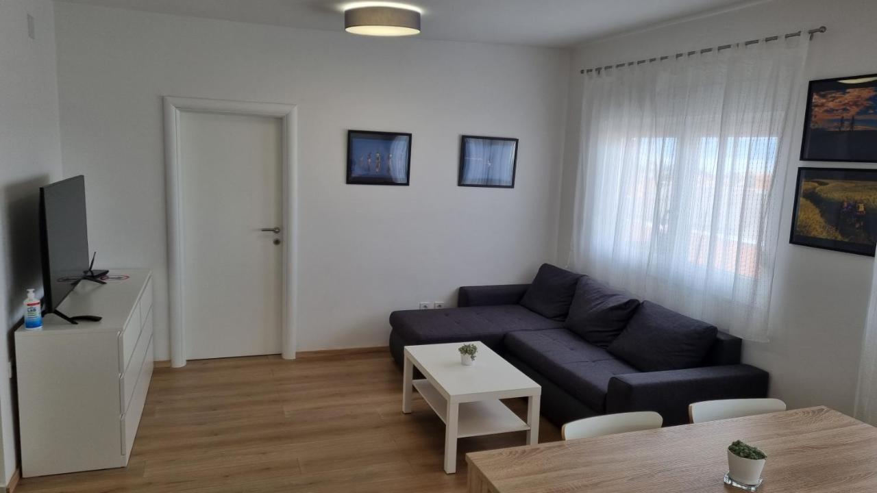 Apartmani Mali Selce Exterior photo